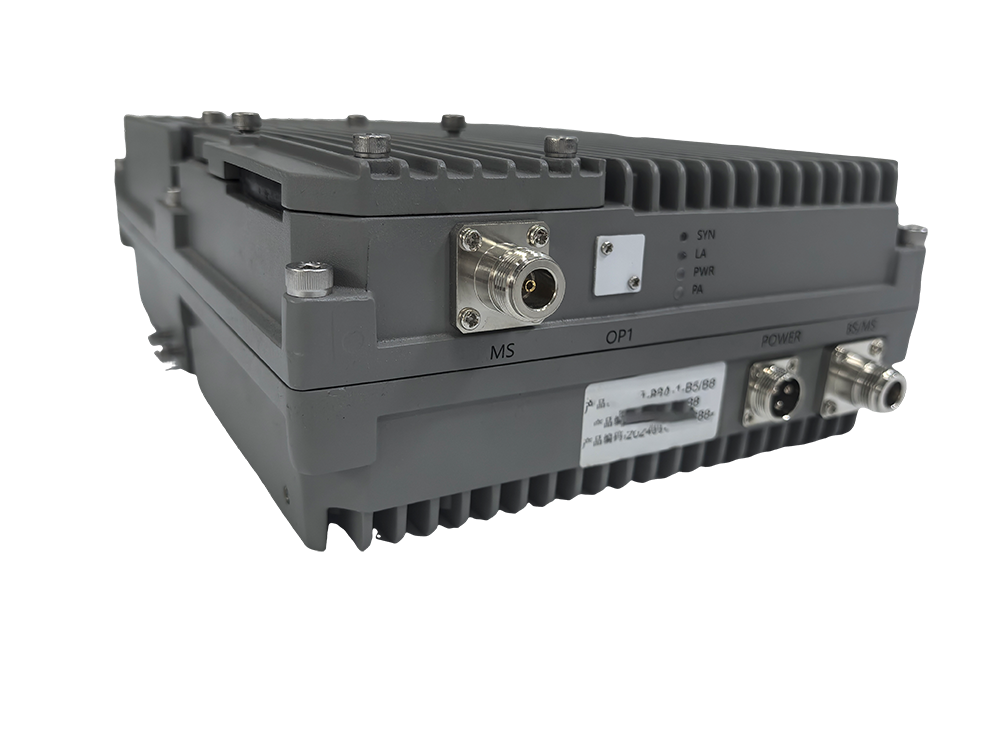  乌拉特后三频手机信号接收器2000㎡